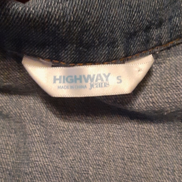 Juniors ( S )Ripped  Denim Jean Jacket - Picture 3 of 4